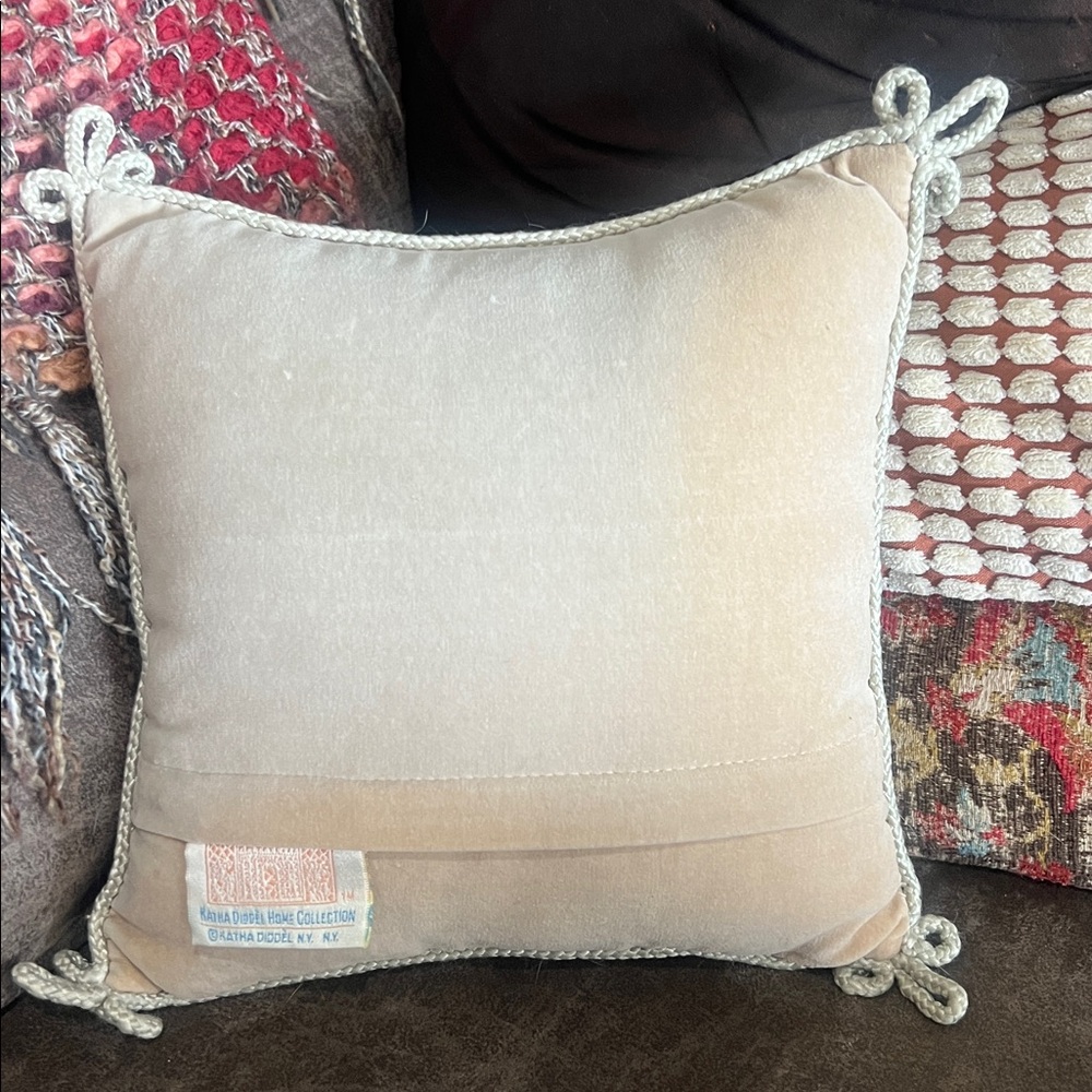Vintage Teddy Bear needlepoint pillow - Picture 3 of 6